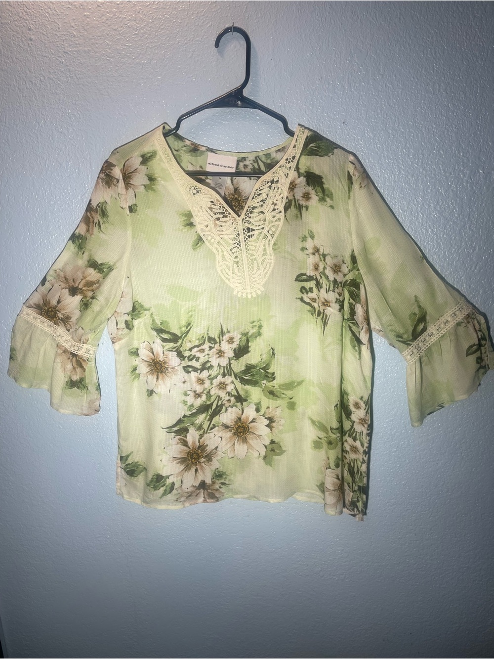 Alfred Dunner Pale Green Floral Blouse with Cream Lace Trim